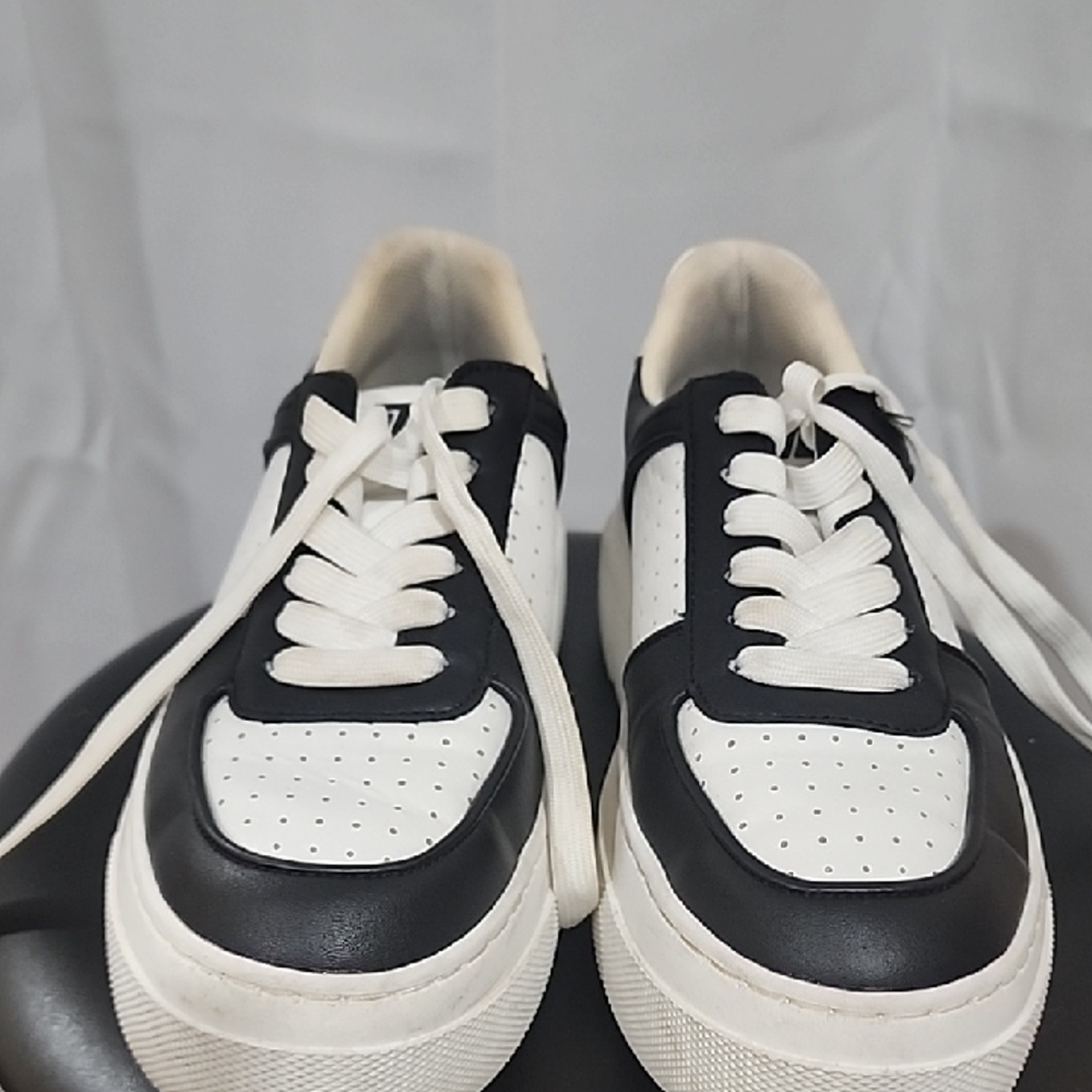 Steve Madden Monochrome Lace-Up Sneakers